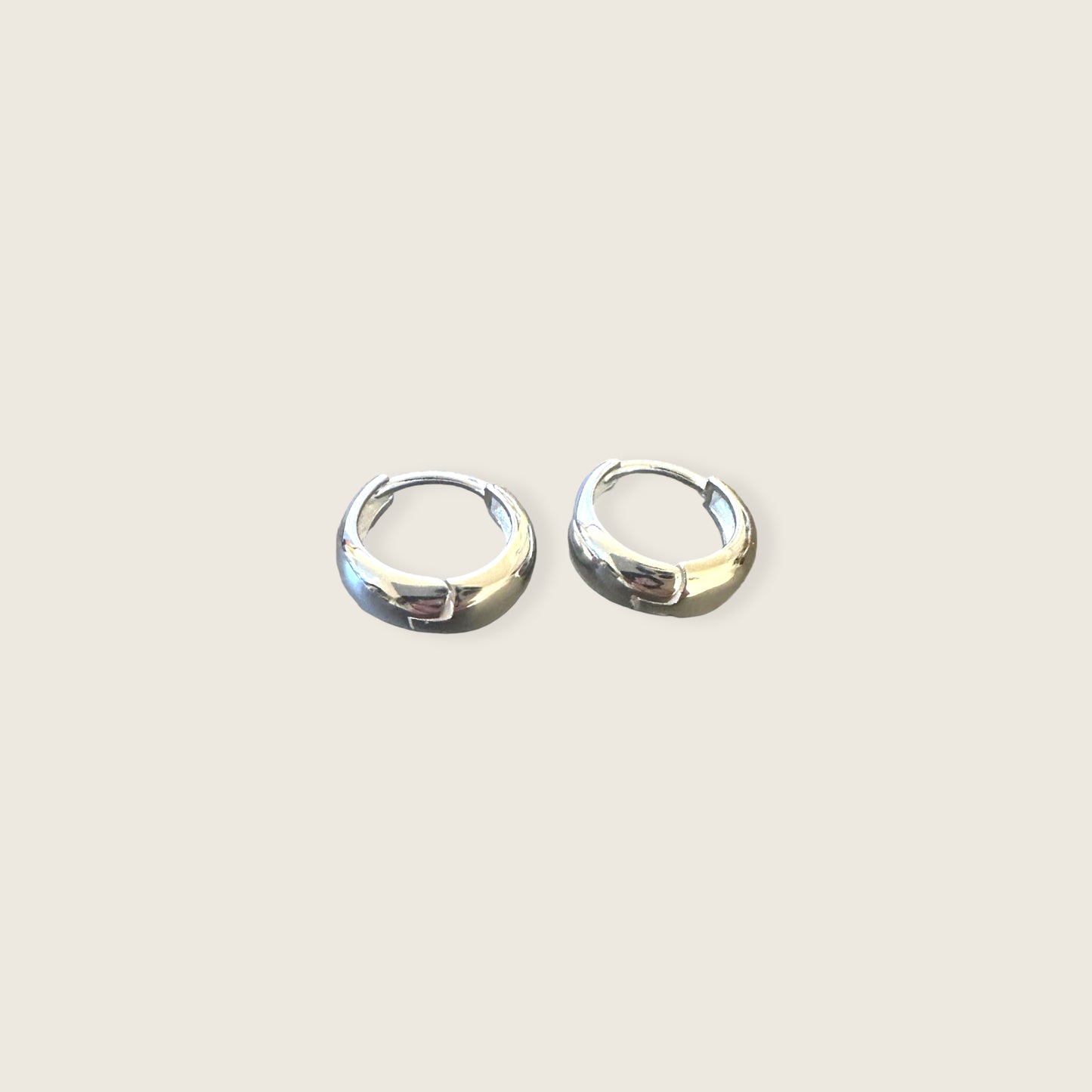 Chubby Huggie Earrings(silver)