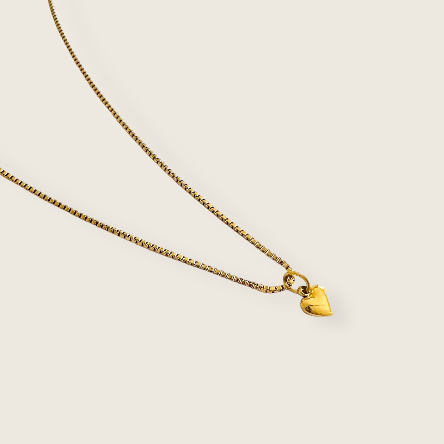 Dainty single heart necklace