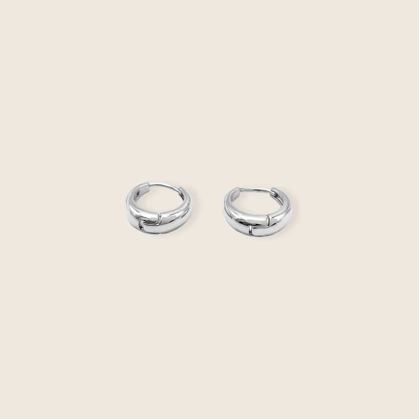 Chubby Huggie Earrings(silver)