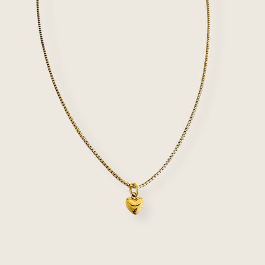 Dainty single heart necklace