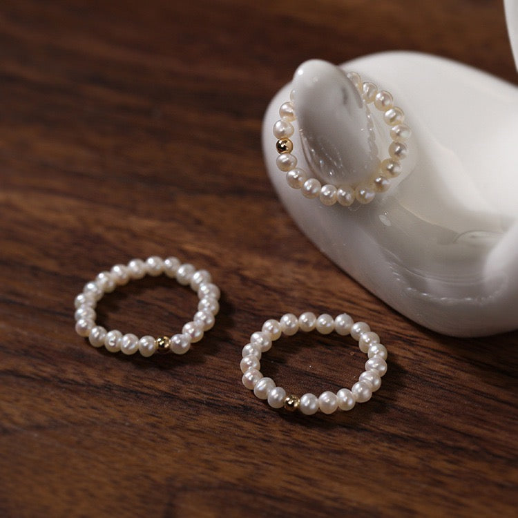 Natural Baroque Pearl On The Chain Ring
